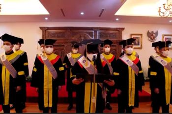 Universitas Terbuka wisuda 19 pekerja migran Indonesia di Korea Selatan