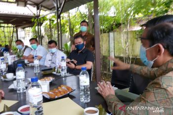 Hasil tes swab di Sumbar lambat karena persoalan distribusi data