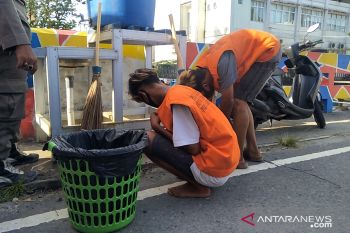 Satgas COVID-19 razia warga tidak pakai masker di Pariaman (Video)