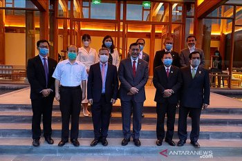 Indonesia relying on vaccine procurement to win COVID-19 fight