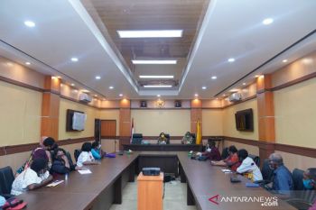 Pemkab Keerom minta 11 Kepala Distrik mendata tenaga honorer