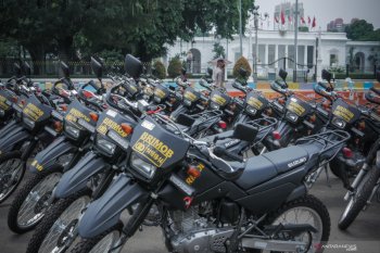 Eight thousand personnel guard student rally