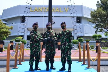Laksma TNI Mohamad Zaenal jabat Komandan Lantamal V Surabaya