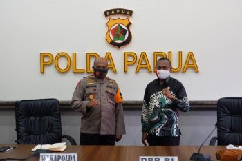Anggota DPR RI Yan Mandenas bertemu Wakapolda Papua bahas isu kekinian
