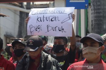 Demo buruh di Jombang