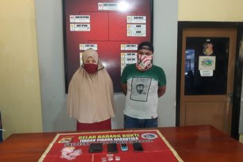 Kos-kosan dijadikan tempat pesta sabu-sabu, mantan istri polisi ditangkap bersama seorang pria