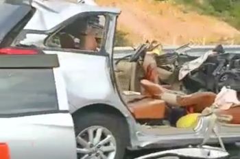 Minibus tabrak Tronton di Tol Pekanbaru-Dumai, dua orang tewas