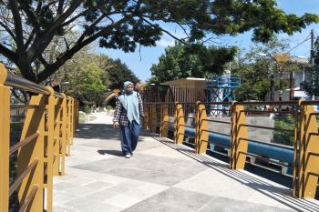 Wali Kota Mataram meninjau pembangunan Taman Bako yang dibiayai Pusat
