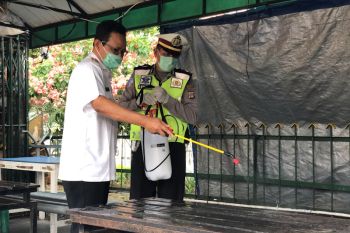Yogyakarta  membagikan alat disinfeksi untuk cegah persebaran corona