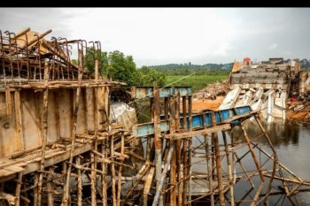 Jembatan ambruk di Pangkalpinang