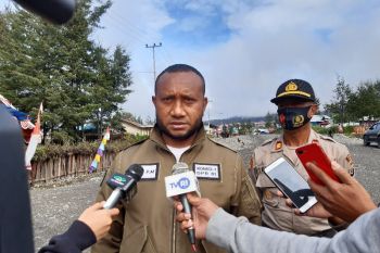 Yan Mandenas ajak masyarakat Papua gunakan hak pilih pilkada di masa pandemi