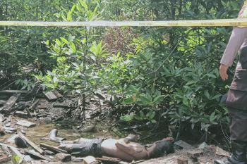 Geger, warga temukan mayat di hutan bakau Desa Banglas Barat