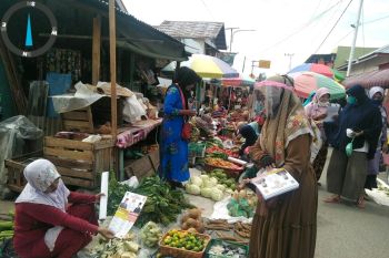 Kaum emak-emak di Padang Pariaman sosialisasikan program Papa Juara hingga ke pasar