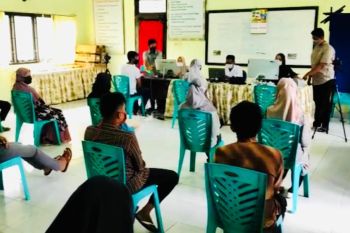 Keliling di 13 desa, Disdukcapil Bengkalis rekam KTP El 1.377 warga Bathin Solapan
