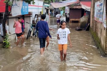 Hujan lebat dan petir diprakirakan landa Bandarlampung