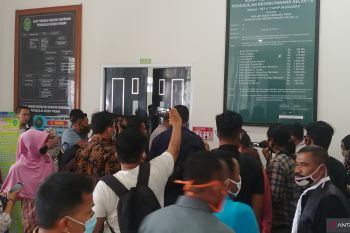 Aksi protes warnai sidang kasus pembunuhan di pelabuhan Teluk Bayur