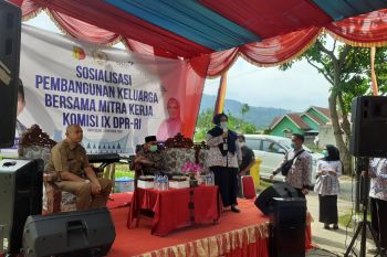 BKKBN Sumbar edukasi kader di Solok disiplin terapkan protokol kesehatan