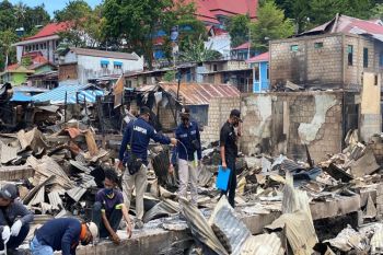Labfor Polda Papua lakukan olah TKP kasus kebakaran di Dok IX Jayapura