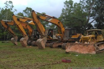 Dua tersangka perambah hutan diserahkan KLHK  kepada Kejari Batam