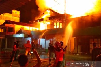 Kebakaran hanguskan enam ruko dan satu rumah di Kuala Pembuang