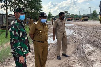 Pemkab Kobar tangani kerusakan jalan Pangkalan Bun-Kolam