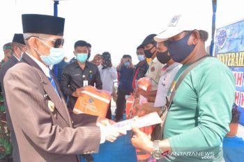 58 operator kapal menerima sertifikasi pas kecil  dari Pelabuhan Baubau