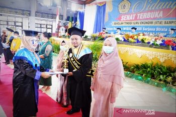 Pemkab Kotim dorong lulusan STIE Sampit ciptakan lapangan kerja