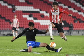 PSV Eindhoven dipermalukan Granada 1-2 di kandang sendiri