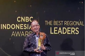 Gubernur Sulawesi Tengah terima Penghargaan CBNC Indonesia Award
