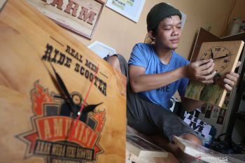 Kerajinan Jam Kayu