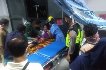 Tabrakan mobil pick up vs engkel di Lombok Utara, puluhan warga terluka (Video)