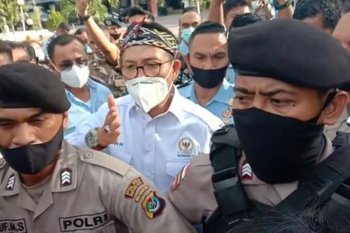 Kejati NTT diminta tangguhkan penahanan Jonas Salean