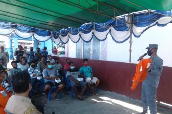 Bakamla ZMTh ingatkan nelayan Manado cek kelayakan kapal sebelum melaut