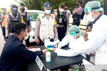 Suhu tubuh tinggi, seorang mahasiswa tolak tes cepat