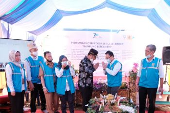 PLN aliri listrik 75 dusun dan desa di wilayah Sulselrabar