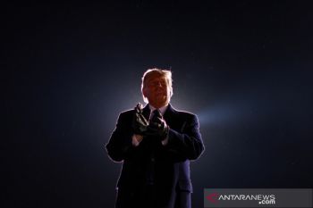 Twitter dan Facebook labeli unggahan Trump bermasalah