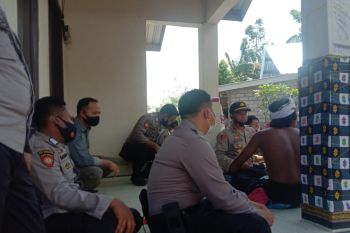 Bawa keris kejar-kejar warga Desa Bonjeruk Loteng, orang gangguan jiwa diamankan polisi