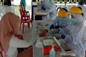 Delapan  pengunjung Borobudur jalani tes COVID-19 dinyatakan negatif