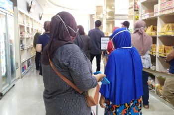 Wisatawan padati toko oleh-oleh di Bandarlampung