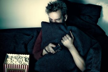 Alasan ada orang yang suka film horor dan menikmati ketakutannya