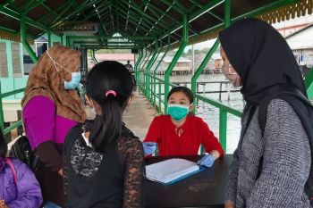 Warga Lingga patuh mengenakan masker  meski daerahnya minim kasus  COVID-19