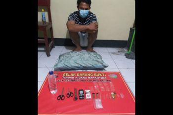 Sembunyikan 9 poket sabu dalam bantal, Pria di Dompu diringkus polisi di rumahnya