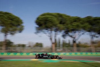 Lewis Hamilton kalahkan Verstappen di satu-satunya sesi latihan di Imola