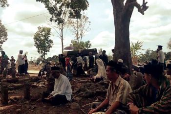 Santri asal Loteng yang meninggal di Air Terjun Narmada dimakamkan