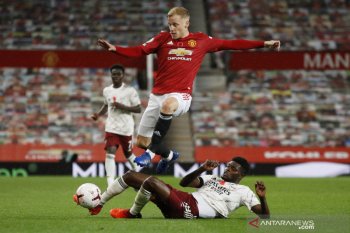 Donny van de Beek "tidak bahagia" di Man United