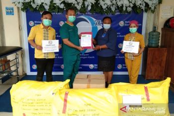 YPMAK bantu APD dan peralatan medis RS Kasih Herlina Timika