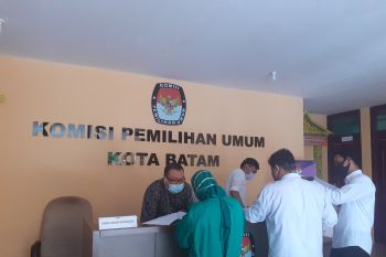 Banyak warga Batam berminat jadi  pelipat kertas suara