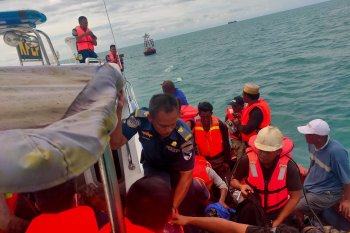 Kapal layar motor tujuan  Sunda Kelapa tenggelam di perairan Belitung
