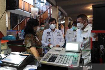 Wali Kota Manado-BSG pasang perekam data transaksi di tempat usaha