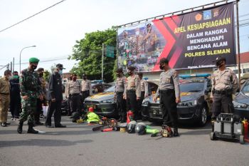Polres - Pemkab Sleman menggelar apel kesiapsiagaan bencana 2020
